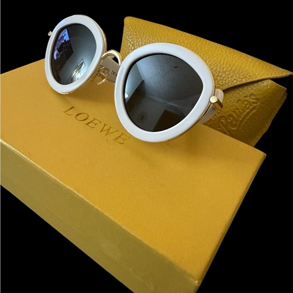 Loewe White Sunglasses Minimalist Design New In Gift Box - Picture 7 of 16